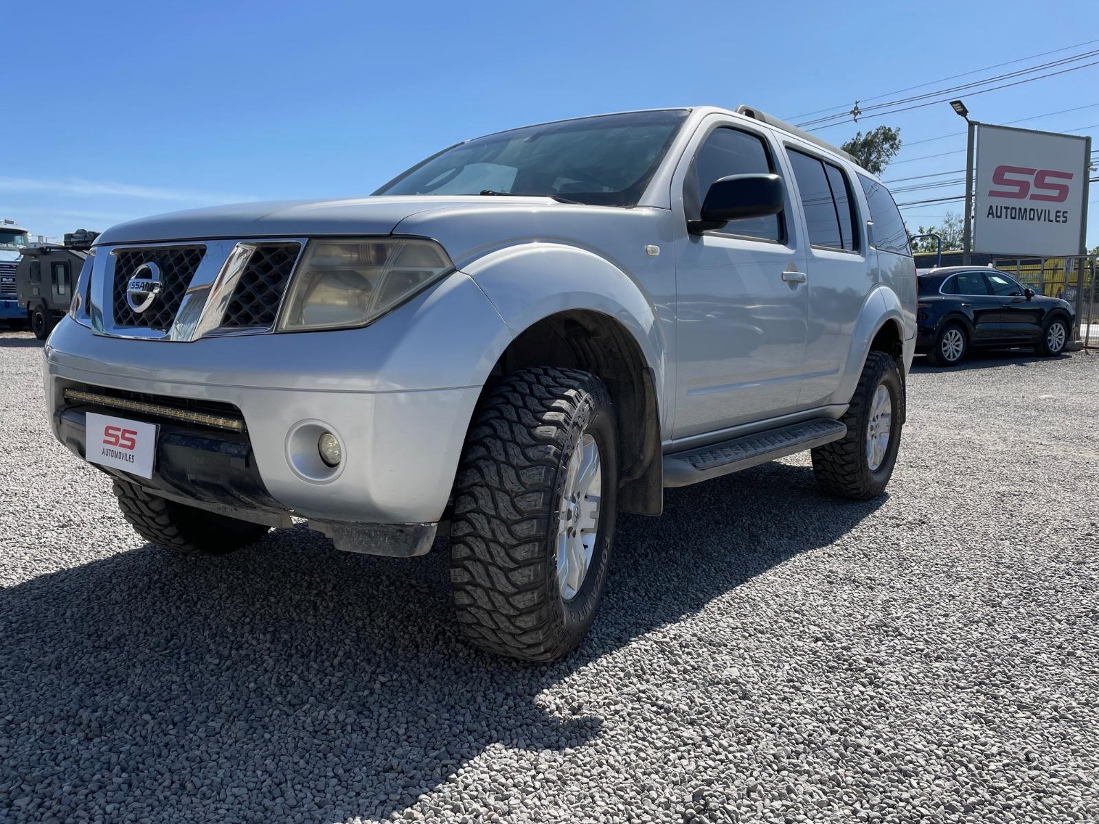 NISSAN PATHFINDER Diesel 4X4 2.5 AT 2006 Nissan Pathfinder - SS AUTOMOVILES