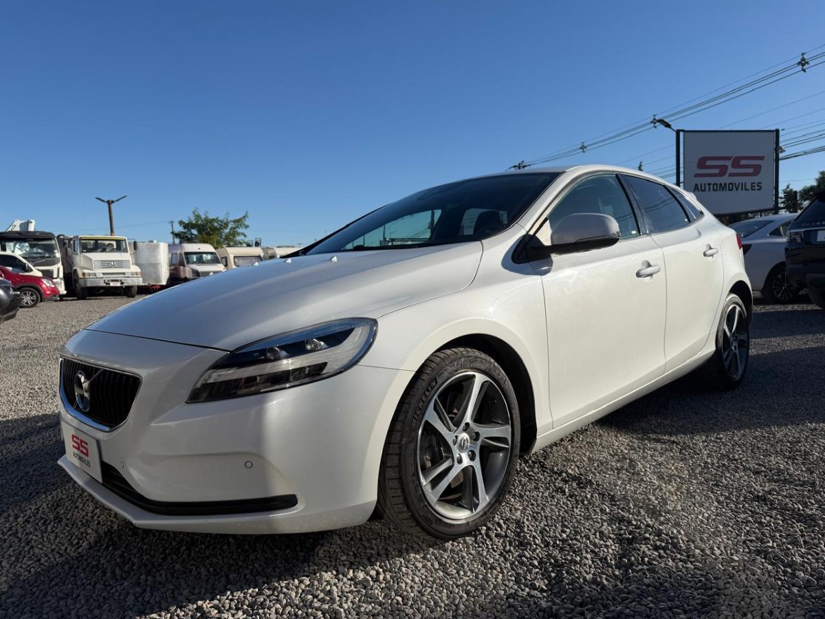 VOLVO V40 T4 HB 2.0 Aut 2019 Volvo V40 - FULL MOTOR