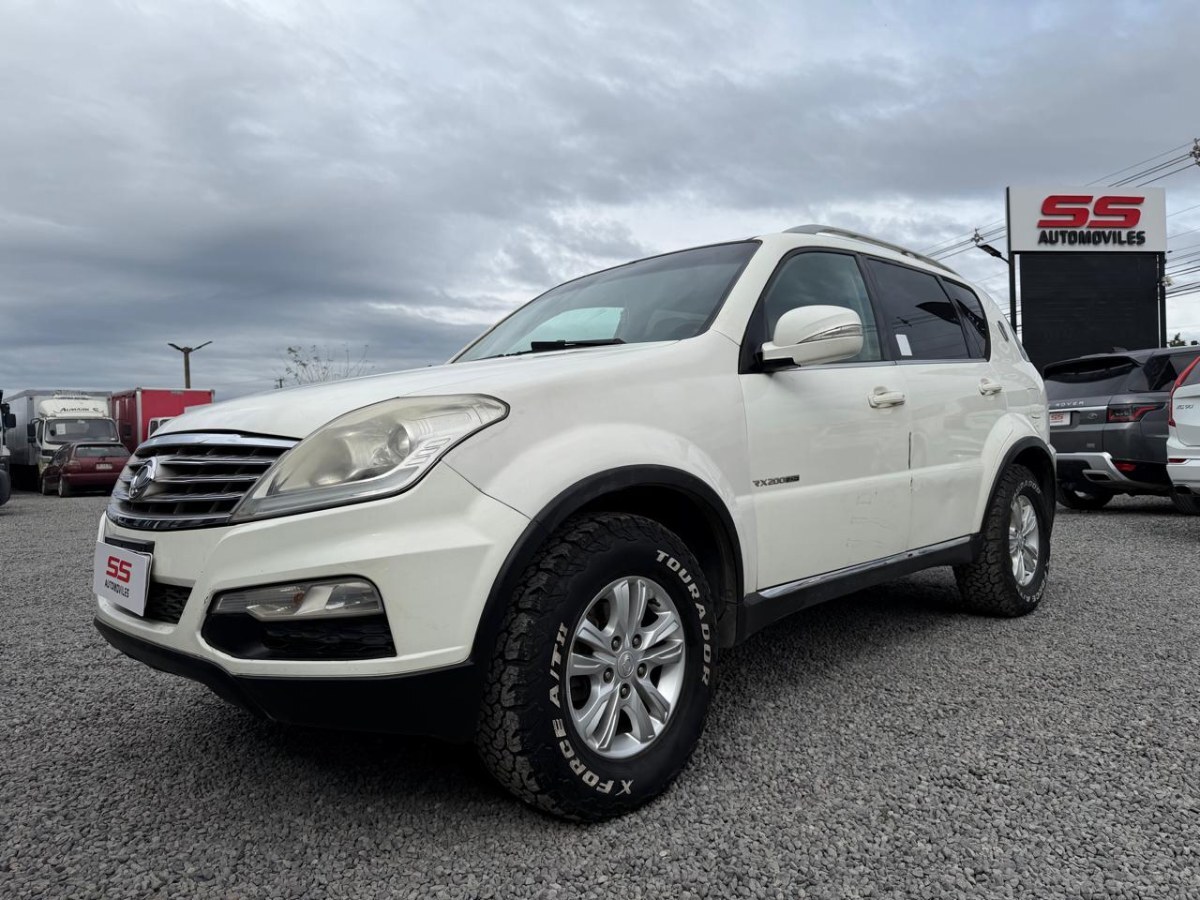 SSANGYONG REXTON 4X2 MT6 2.0 HDI 2015 Ssangyong Rexton - FULL MOTOR