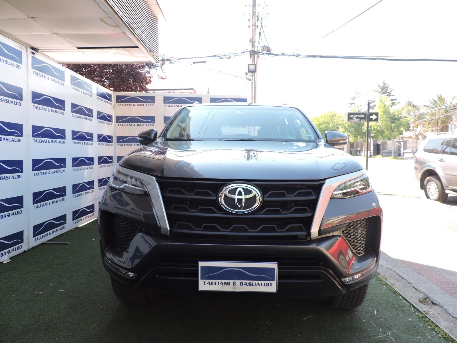 TOYOTA FORTUNER 4x2 2.7 2023 POCO KILOMETRAJE - FULL MOTOR