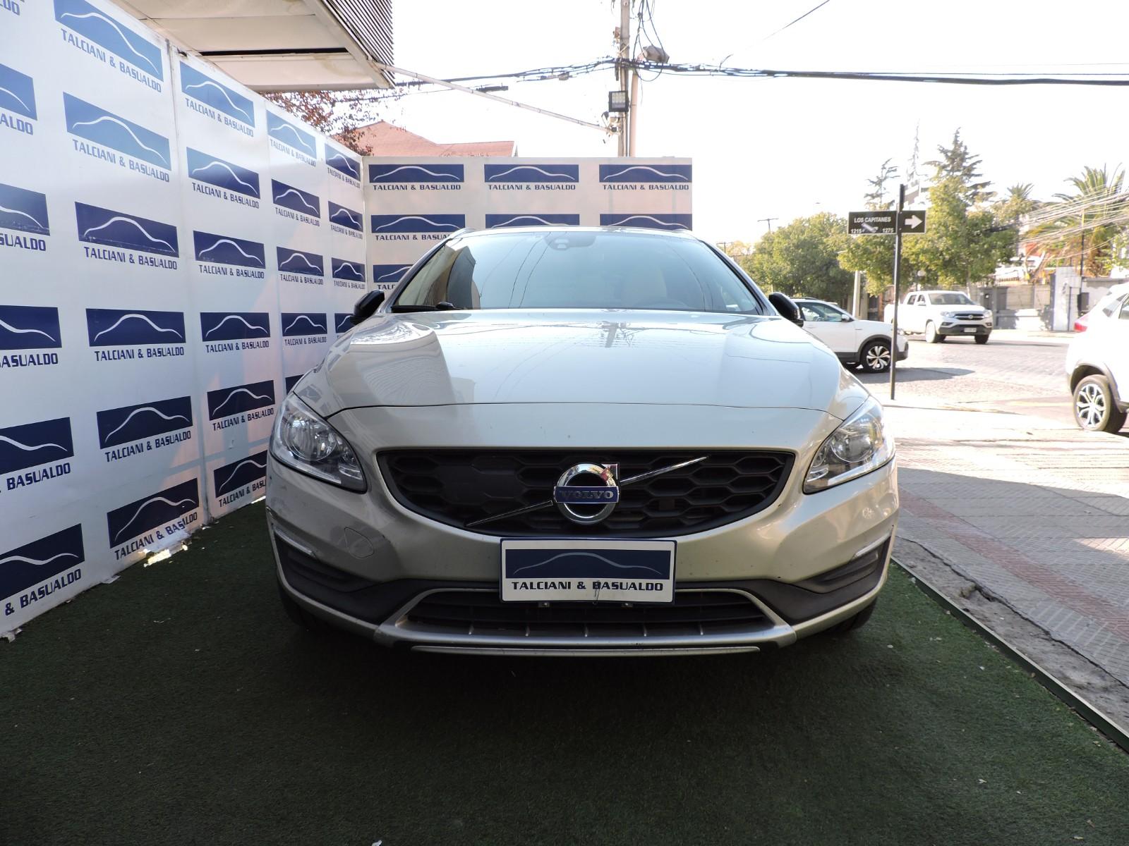 VOLVO V60 CROSS COUNTRY D4 4X4 2.4 COMFORT 2019 ÚNICA DUEÑA - MANTENCIONES EN LA MARCA - FULL MOTOR