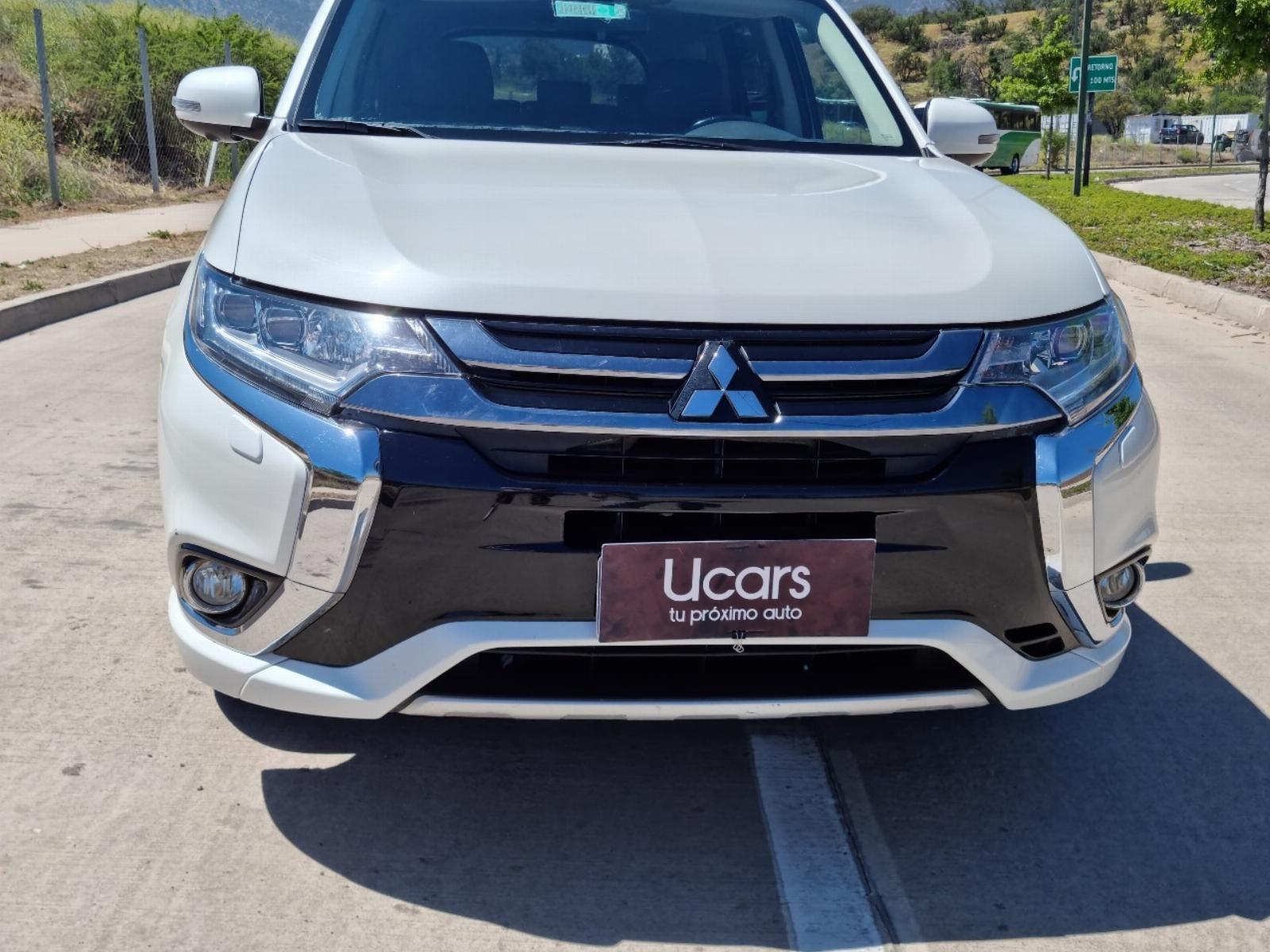 MITSUBISHI OUTLANDER OUTLANDER HIBRIDA 4X4 2.0 AUT 2019 OUTLANDER HIBRIDA 4X4 2.0 AUT - UCars