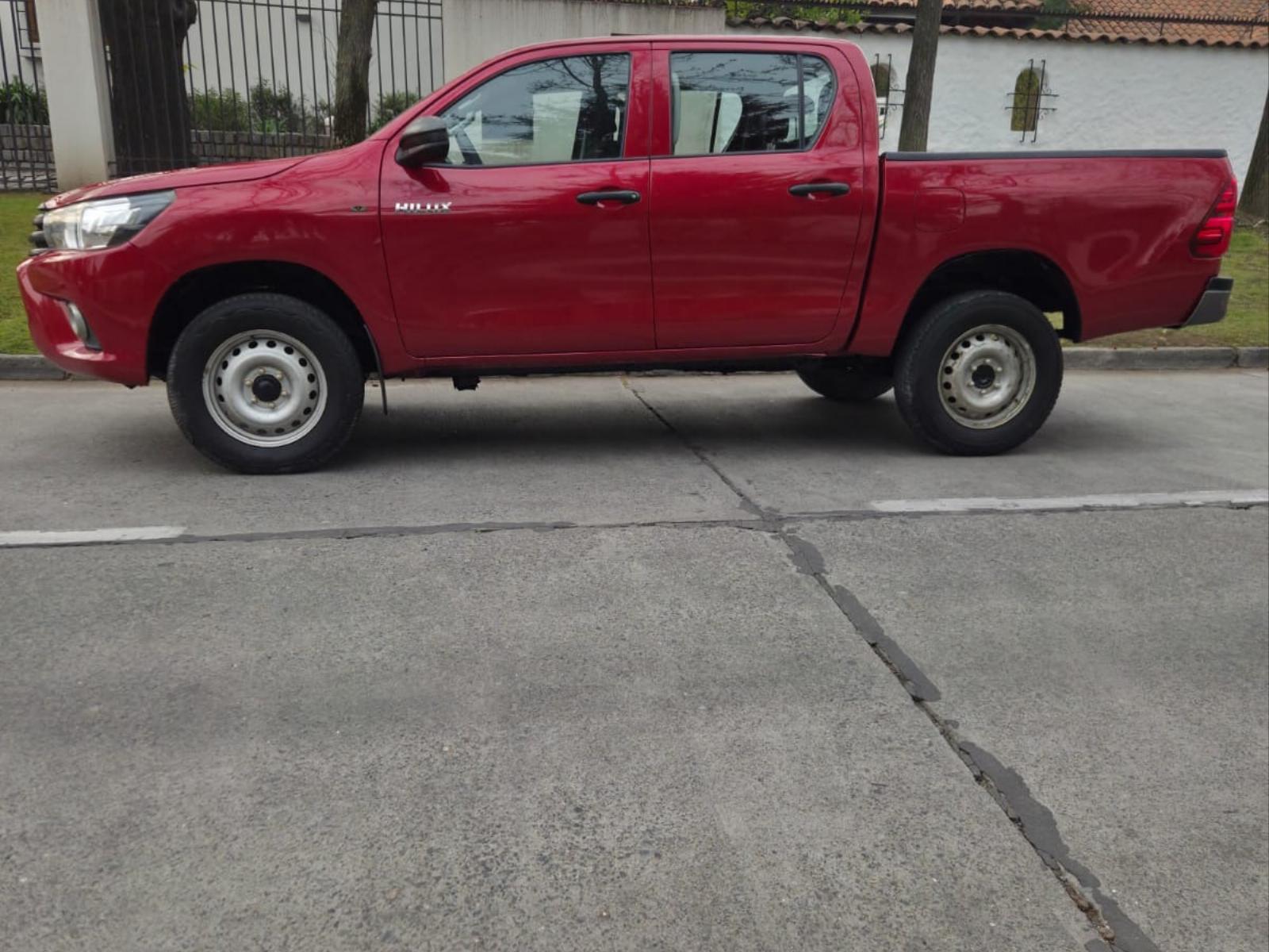 TOYOTA HILUX Hilux DX 2,4 4x4 2020 Hilux DX 2,4 4x4 - 