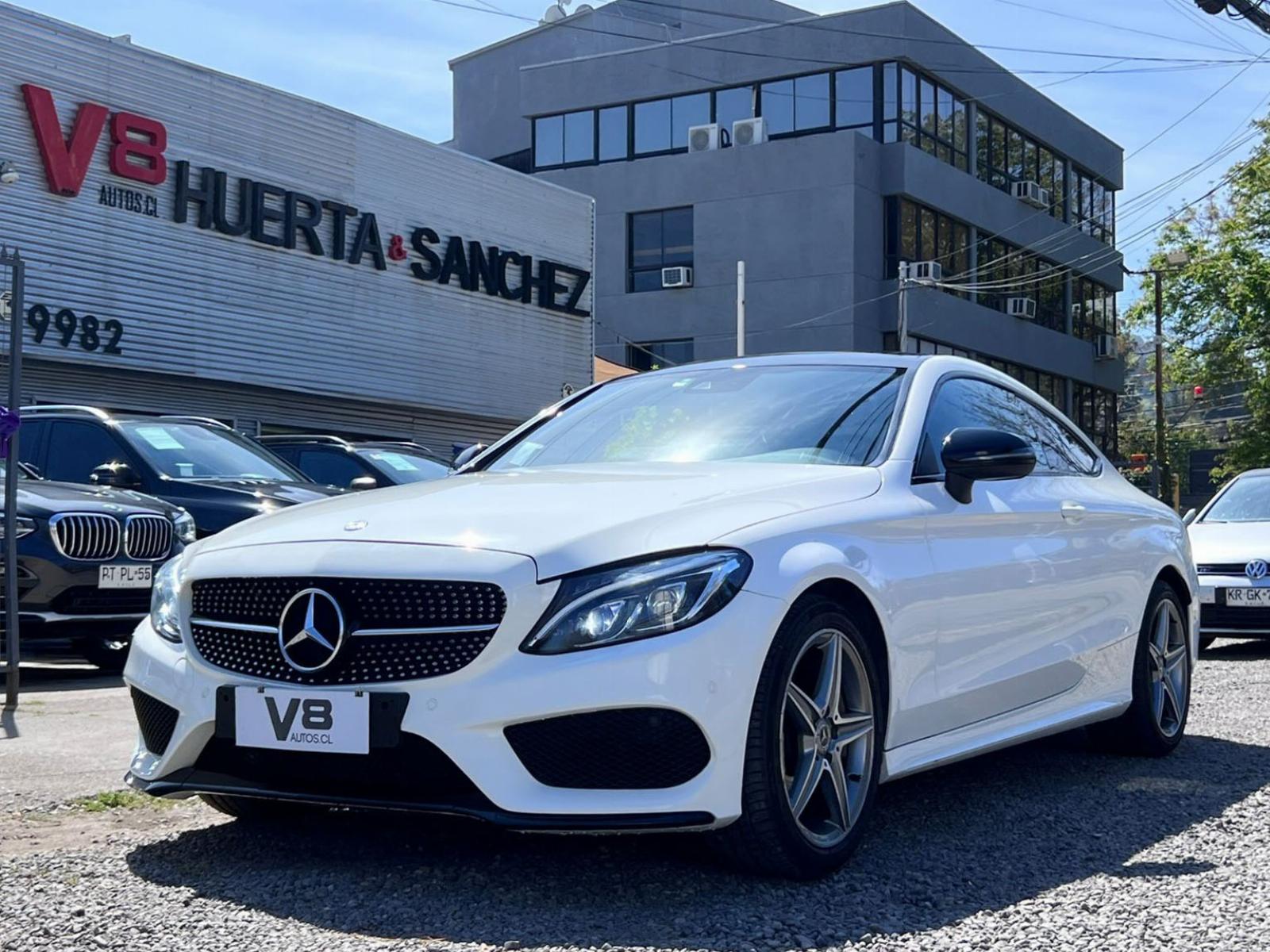 MERCEDES-BENZ C300 COUPE 2.0 LOOK AMG 2017 MANTENIMIENTO AL DÍA - V8 AUTOS