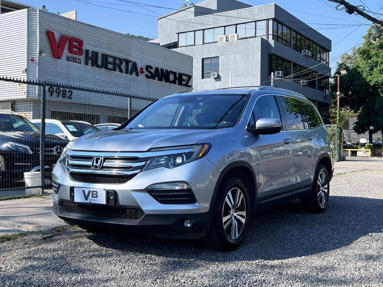 HONDA PILOT TOURING 3.5 AWD 2018 MANTENIMIENTO AL DÍA - V8 AUTOS