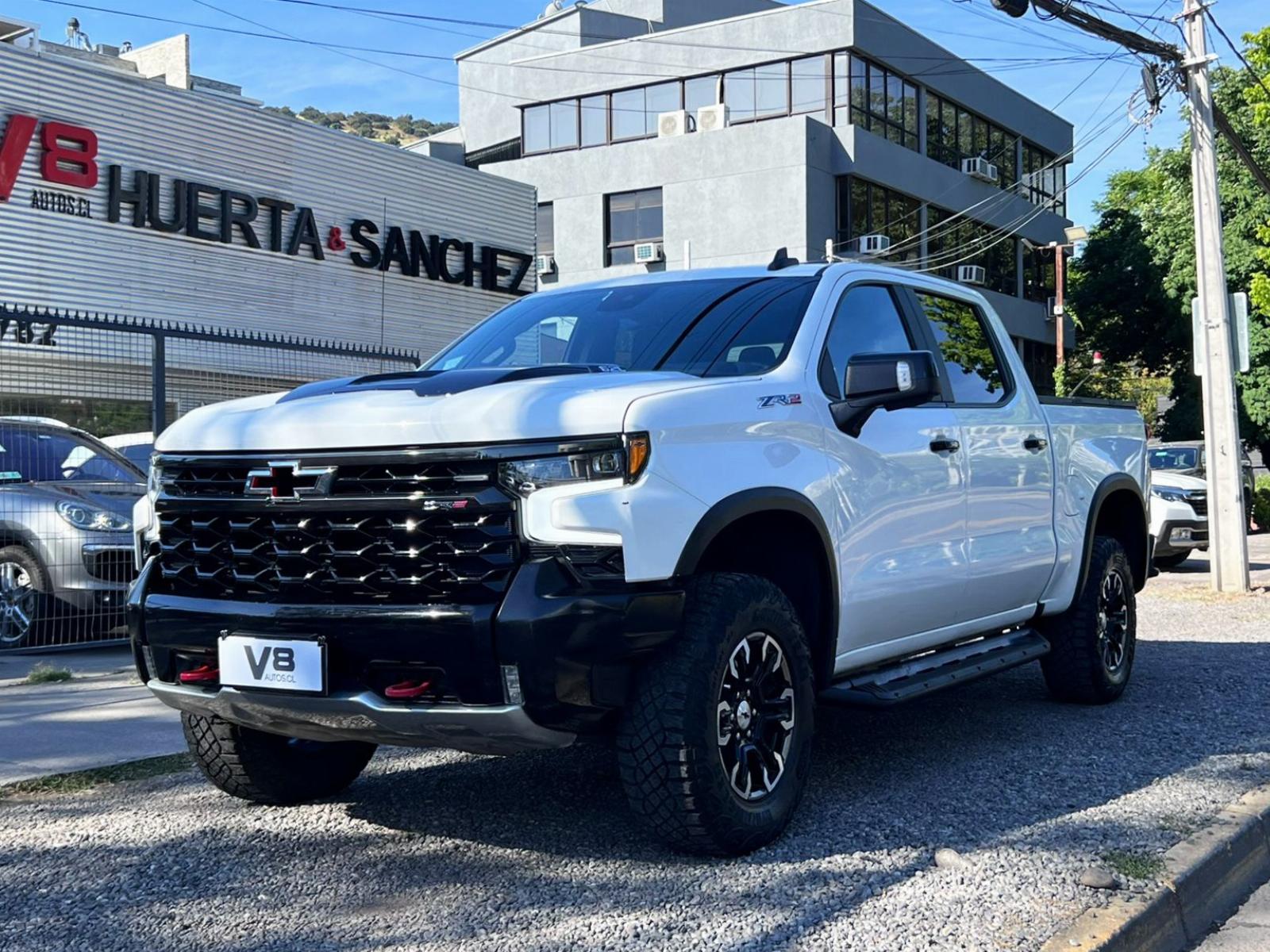 CHEVROLET SILVERADO ZR2 UN DUEÑO 2023 FACTURABLE MANTENIMIENTO EN LA MARCA - V8 AUTOS