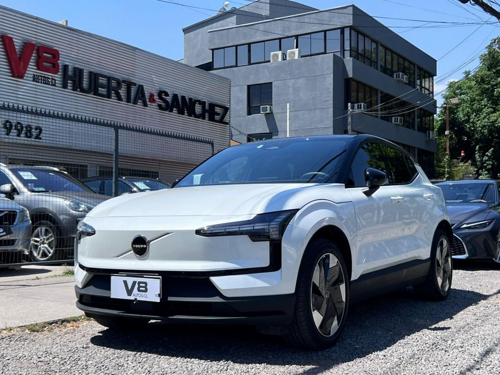 VOLVO EX30 PLUS 2024 GARANTÍA VIGENTE UN DUEÑO  - V8 AUTOS