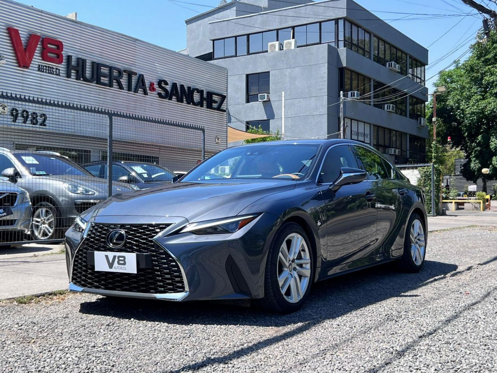 LEXUS IS 300  2023 MANTENIMIENTO EN LA MARCA UN DUEÑO  - V8 AUTOS