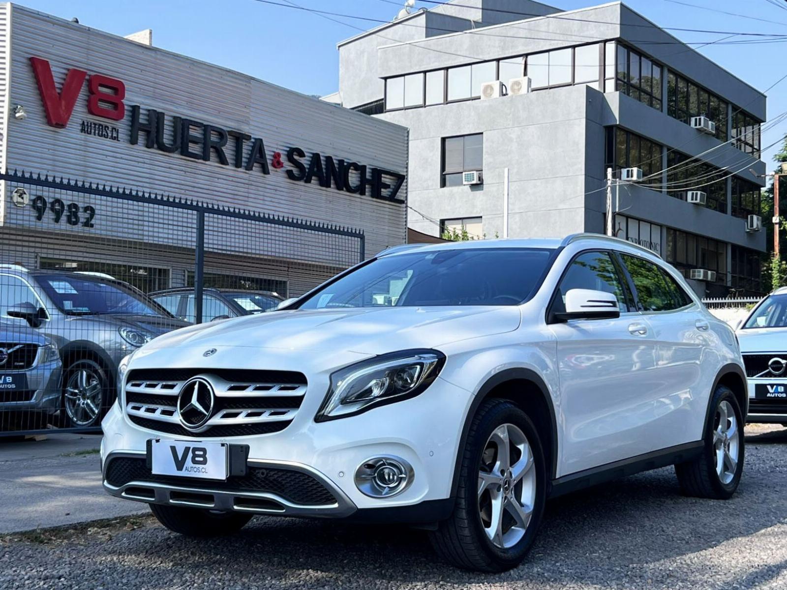 MERCEDES-BENZ GLA 200 1.6 DCT 2021 UN DUEÑO MANTENIMIENTO EN KAUFMANN - V8 AUTOS