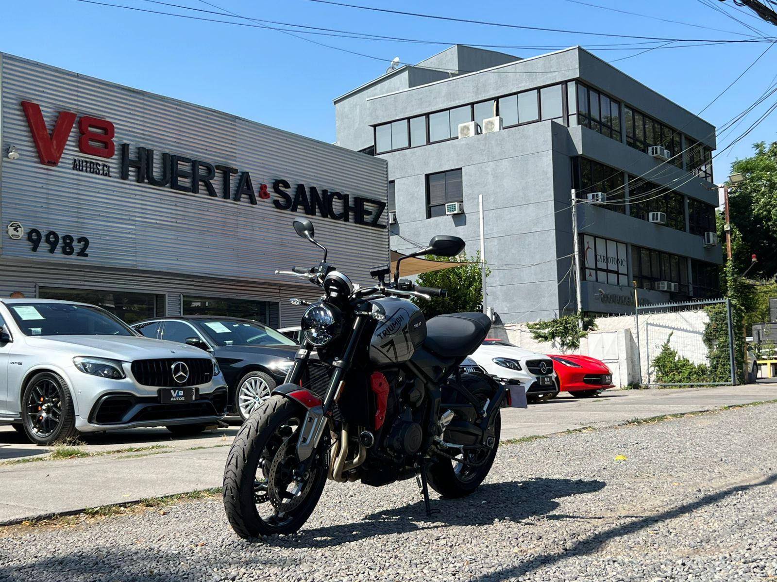 TRIUMPH TRIDENT 660 2023 ÚNICO DUEÑO - FULL MOTOR