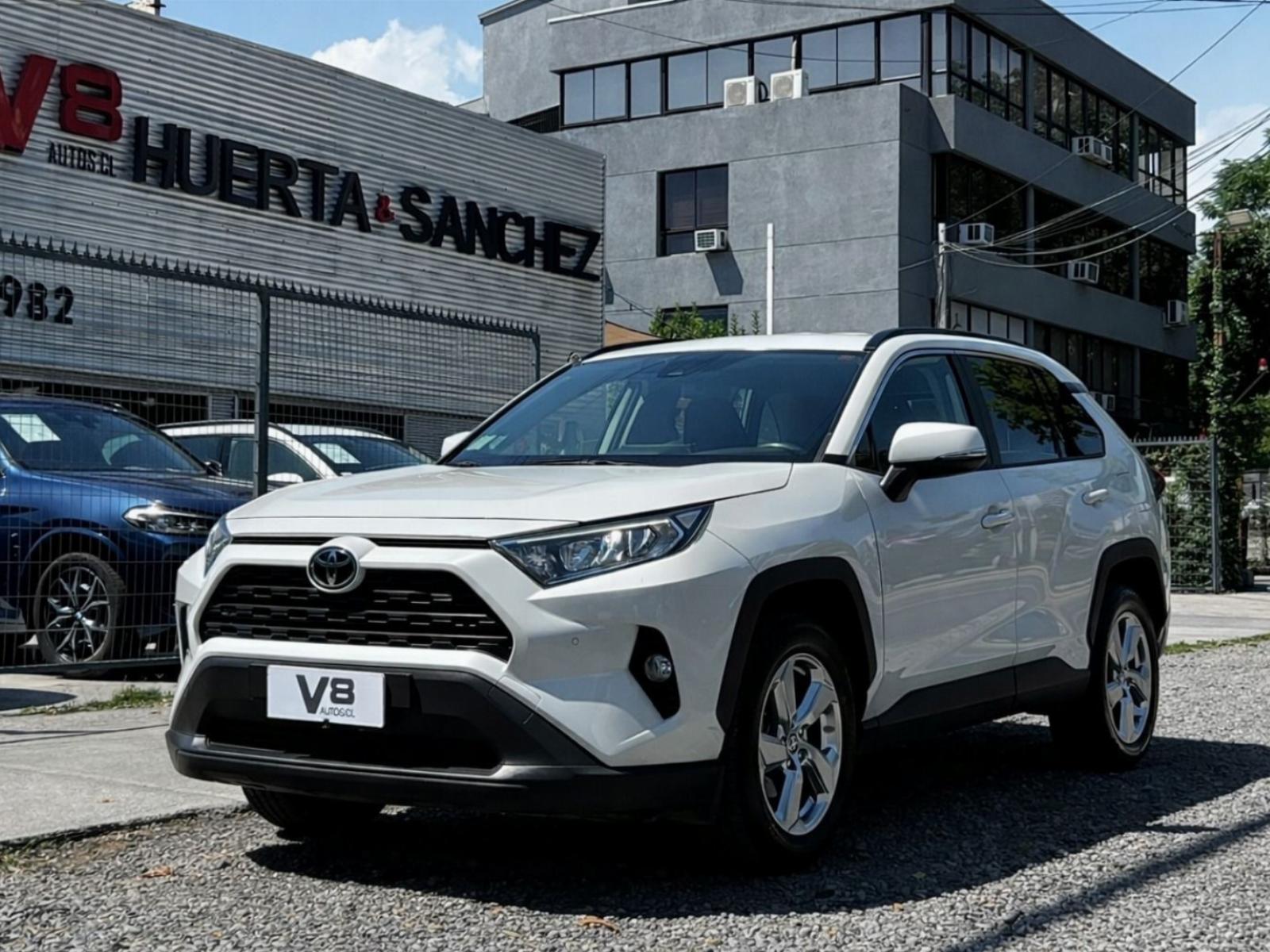 TOYOTA RAV 4 XLE 2.0 AT 2021 UN DUEÑO MANTENIMIENTO EN LA MARCA - FULL MOTOR