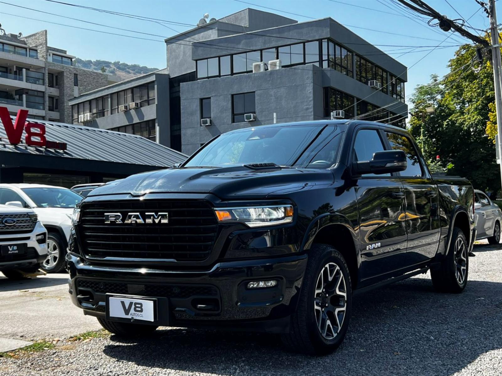 RAM 1500 LARAMIE 3.0 TWIN TURBO 2025 GARANTÍA DE FÁBRICA VIGENTE UN DUEÑO - FULL MOTOR