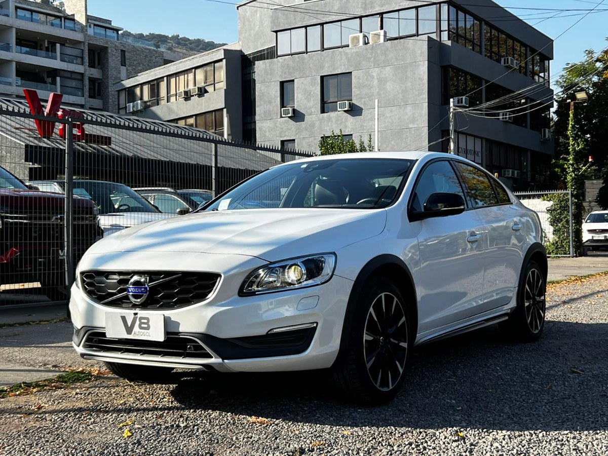 VOLVO S60 CROSS COUNTRY D4 AWD 2018 MANTENIMIENTO AL DIA UN DUEÑO - FULL MOTOR