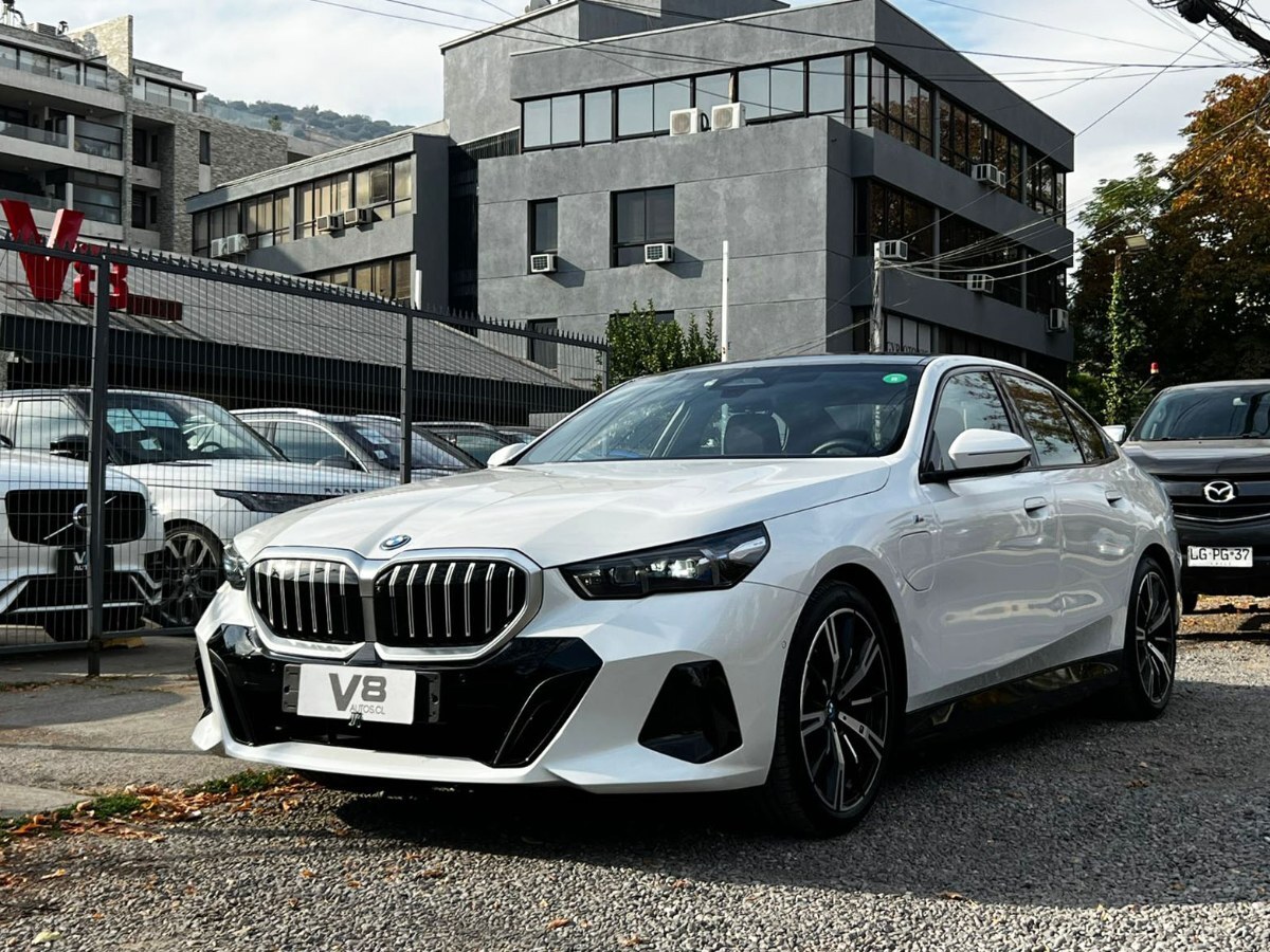 BMW 530  E HÍBRIDO LOOK M 2025 GARANTÍA DE FÁBRICA VIGENTE - FULL MOTOR