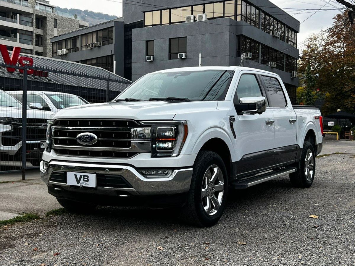 FORD F-150 LARIAT LUXURY 5.0 2024 FACTURABLE ÚNICO DUEÑO - FULL MOTOR