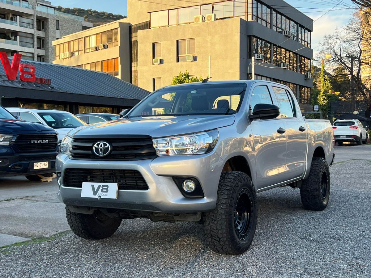 TOYOTA HILUX DX 2.4 MT 4x4 2023 EQUIPO EXTRA - FULL MOTOR