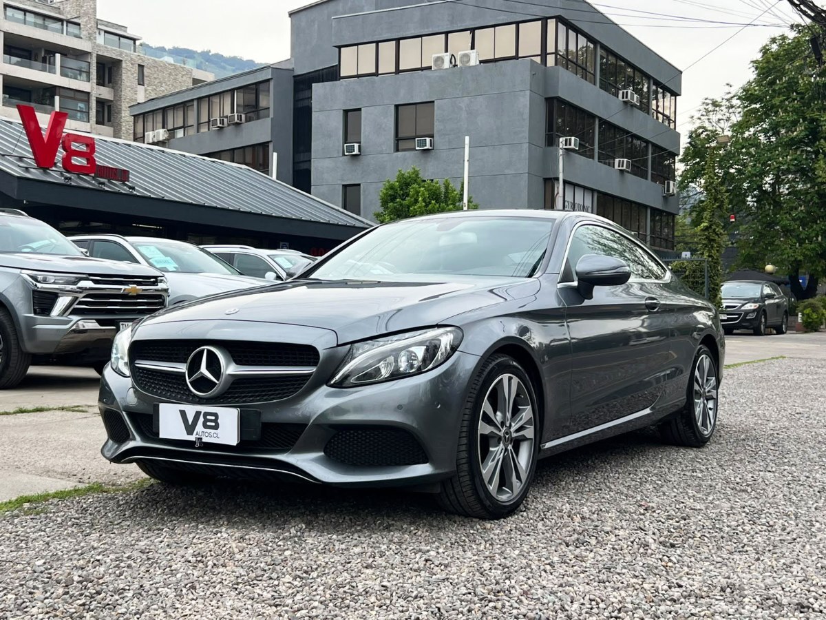 MERCEDES-BENZ C200 COUPE 2.0 2018 MANTENIMIENTO EN KAUFMANN UN DUEÑO - FULL MOTOR