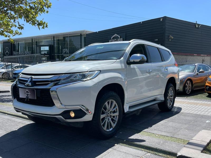 MITSUBISHI MONTERO SPORT DIÉSEL 2017 TRES CORRIDAS DE ASIENTOS - 