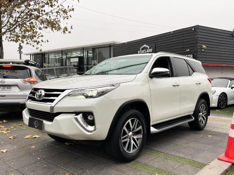TOYOTA FORTUNER SRX DIÉSEL 2020 TRES CORRIDAS DE ASIENTOS 4x4 - 