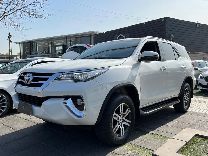 TOYOTA FORTUNER SRV 2018 TRES CORRIDAS DE ASIENTOS - 