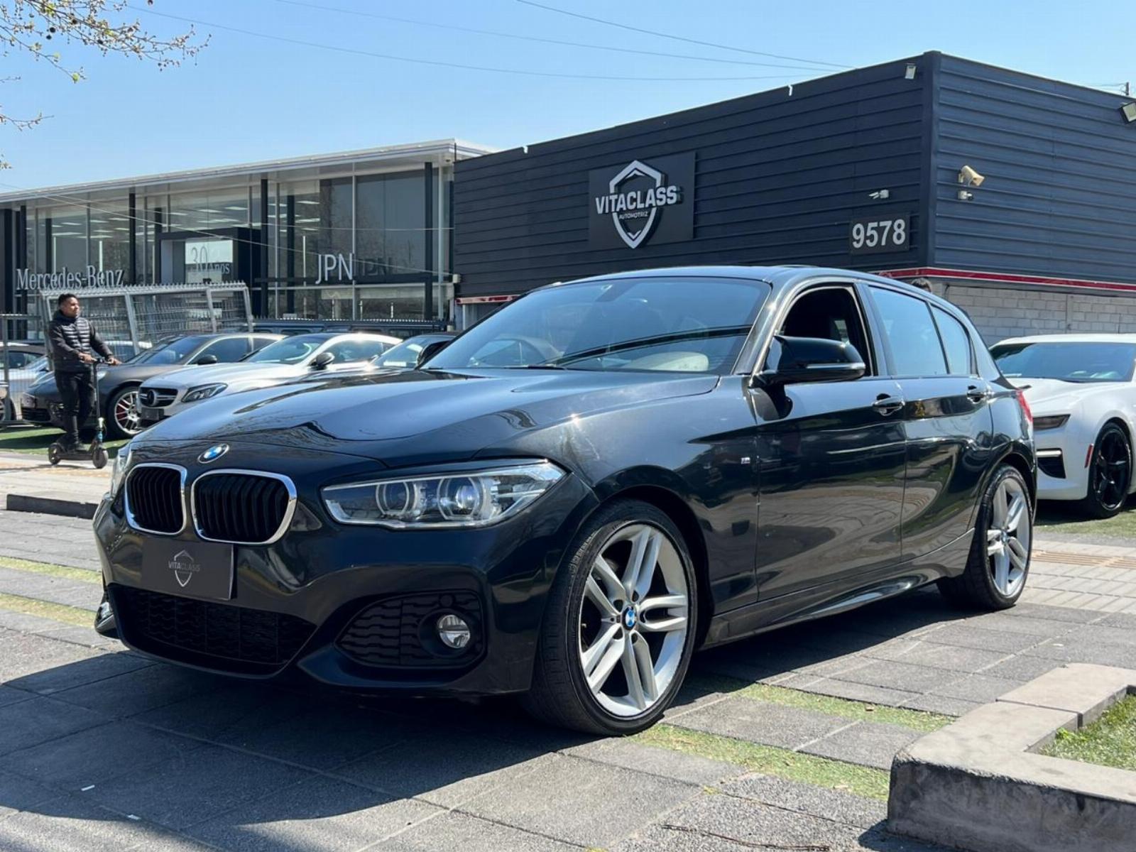 BMW 120 2.0 LOOK M 2017 MANTENIMIENTO AL DÍA - 