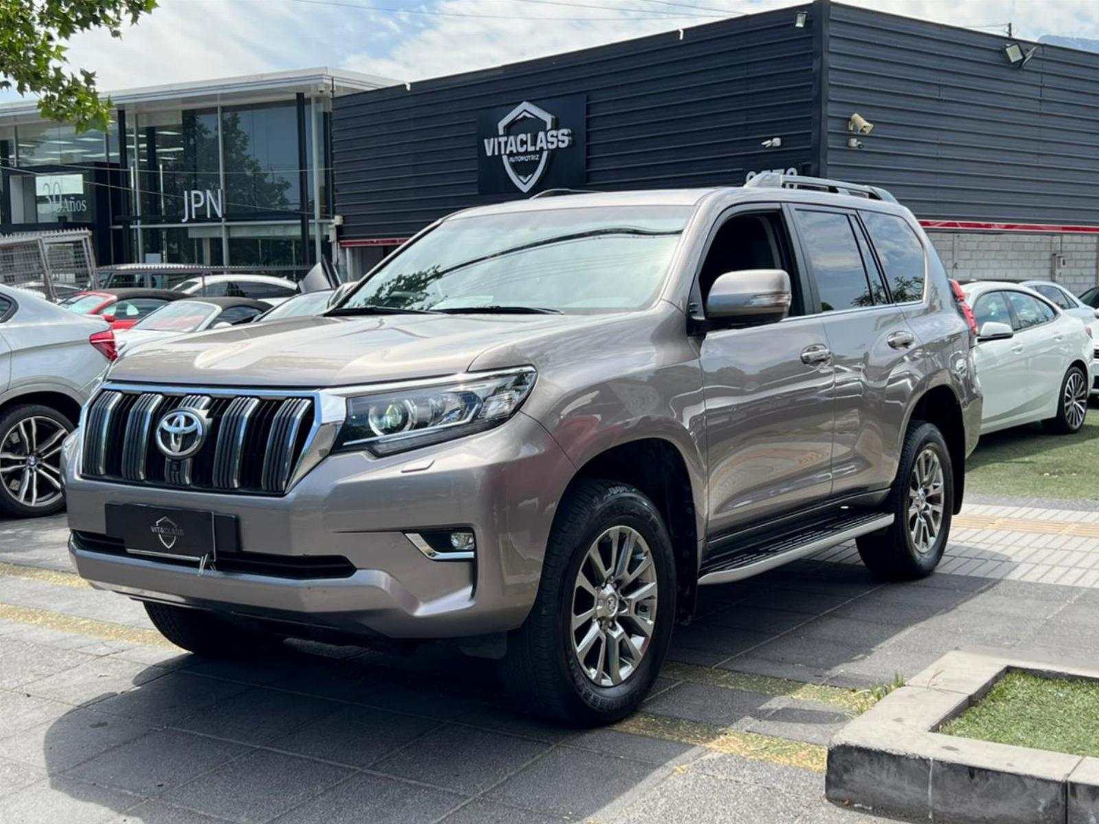 TOYOTA LAND CRUISER PRADO VXL 2018 TRES CORRIDAS DE ASIENTOS 4x4 - 