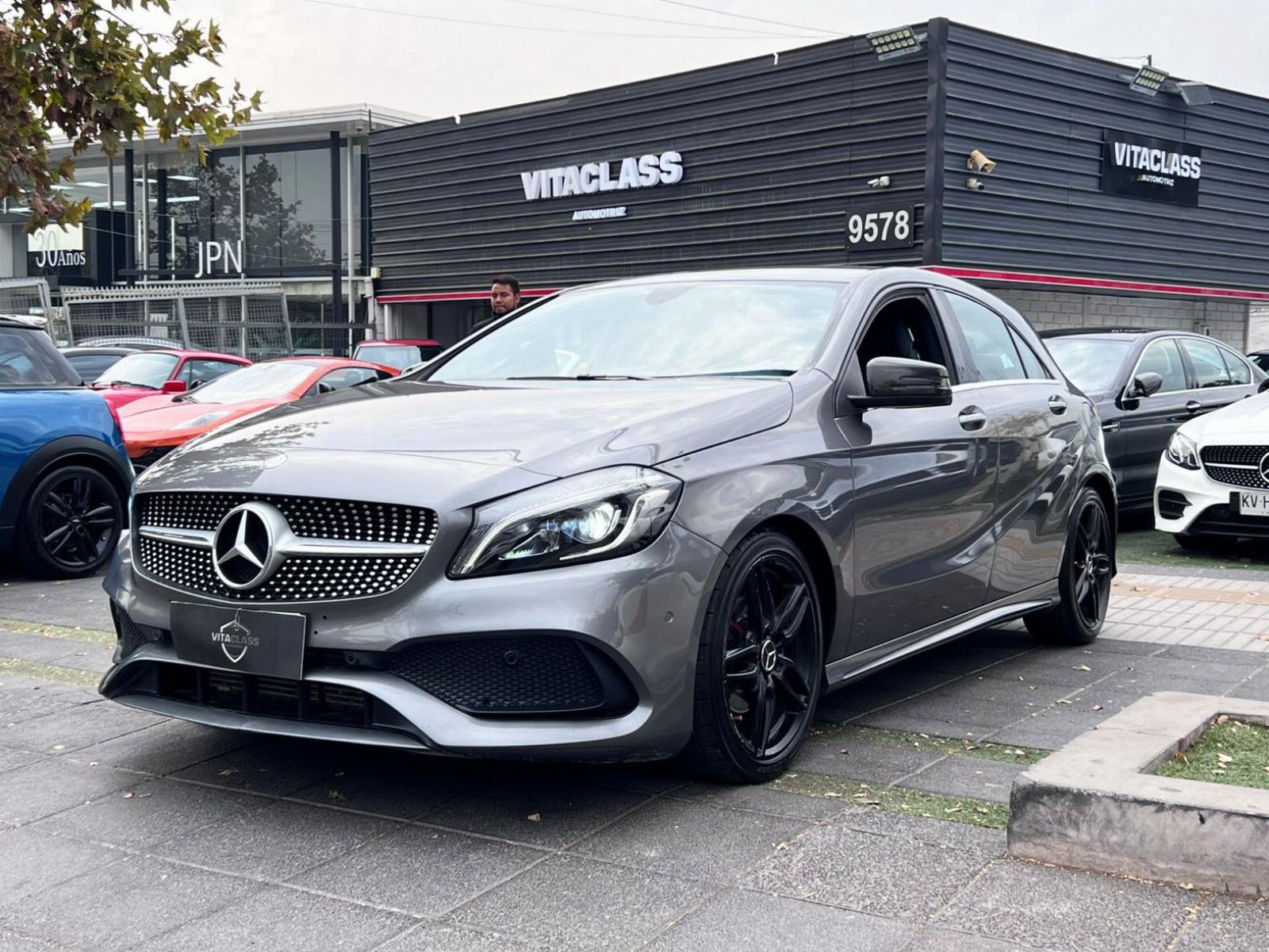 MERCEDES-BENZ A200 LOOK AMG 2017 1.600 CC TURBO - VitaClass