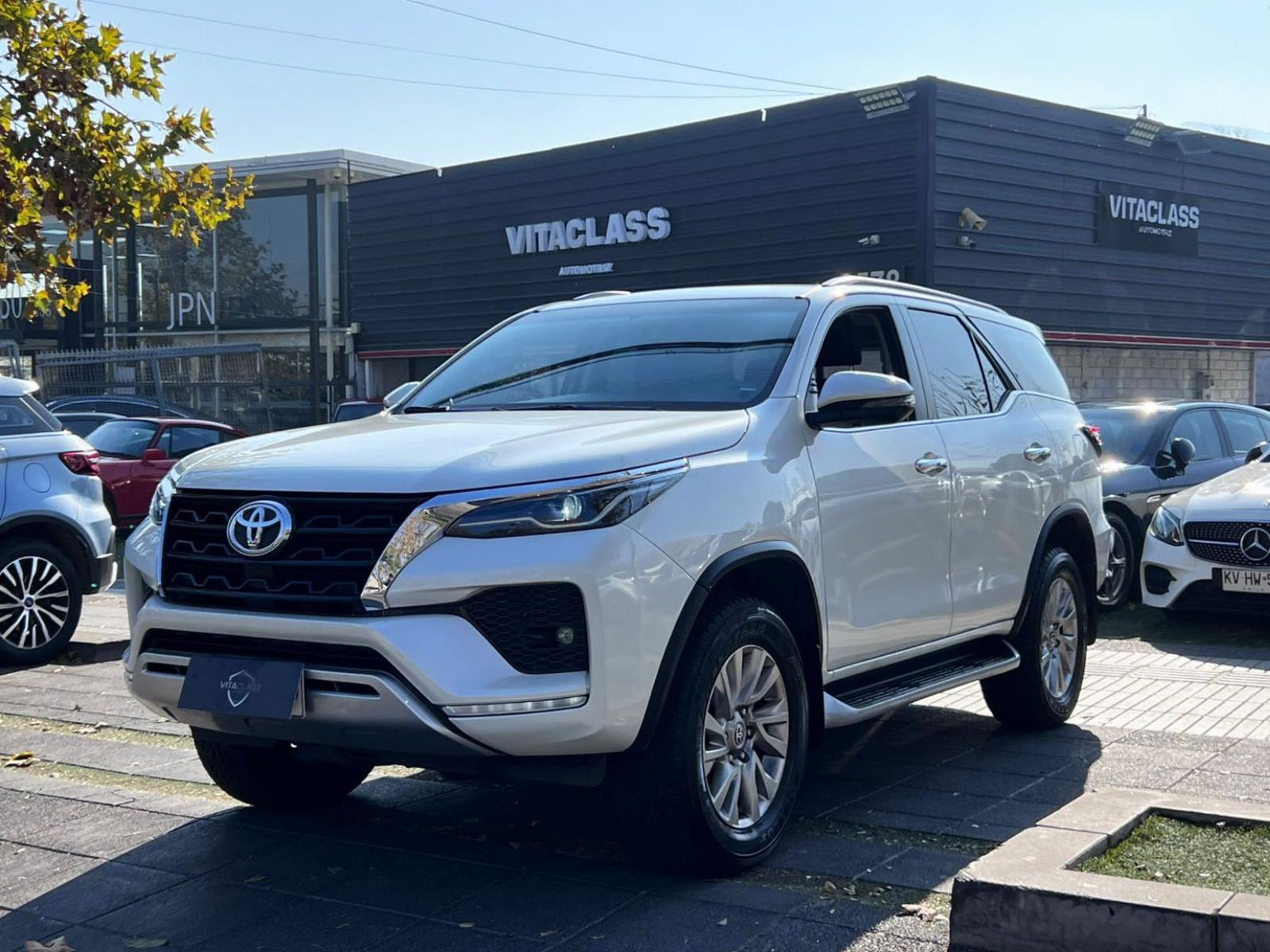 TOYOTA FORTUNER SRX 2.7 4X2 2022 TRES CORRIDAS DE ASIENTOS - FULL MOTOR
