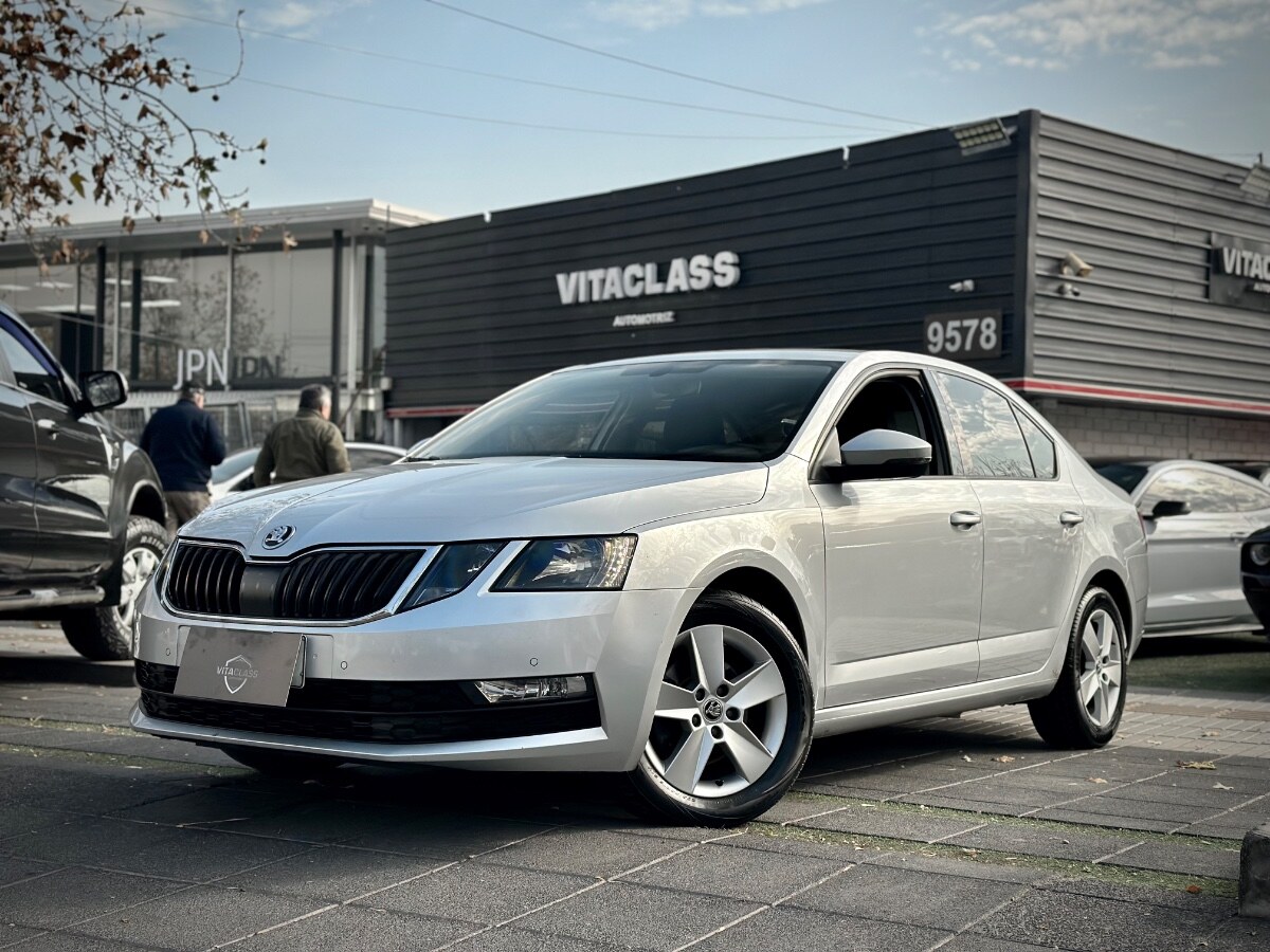 SKODA OCTAVIA AMBIENTE 2019 1.4T - FULL MOTOR