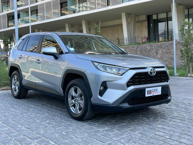 TOYOTA RAV 4 LE 2.0 UN DUEÑO 2022 SÓLO 7.800 KILÓMETROS - 