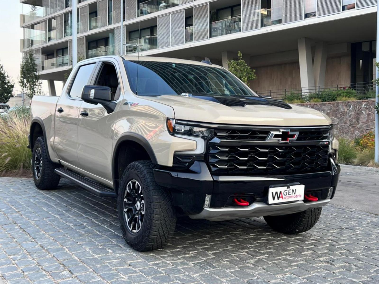 CHEVROLET SILVERADO ZR2 2023 FACTURABLE GARANTÍA VIGENTE  - 