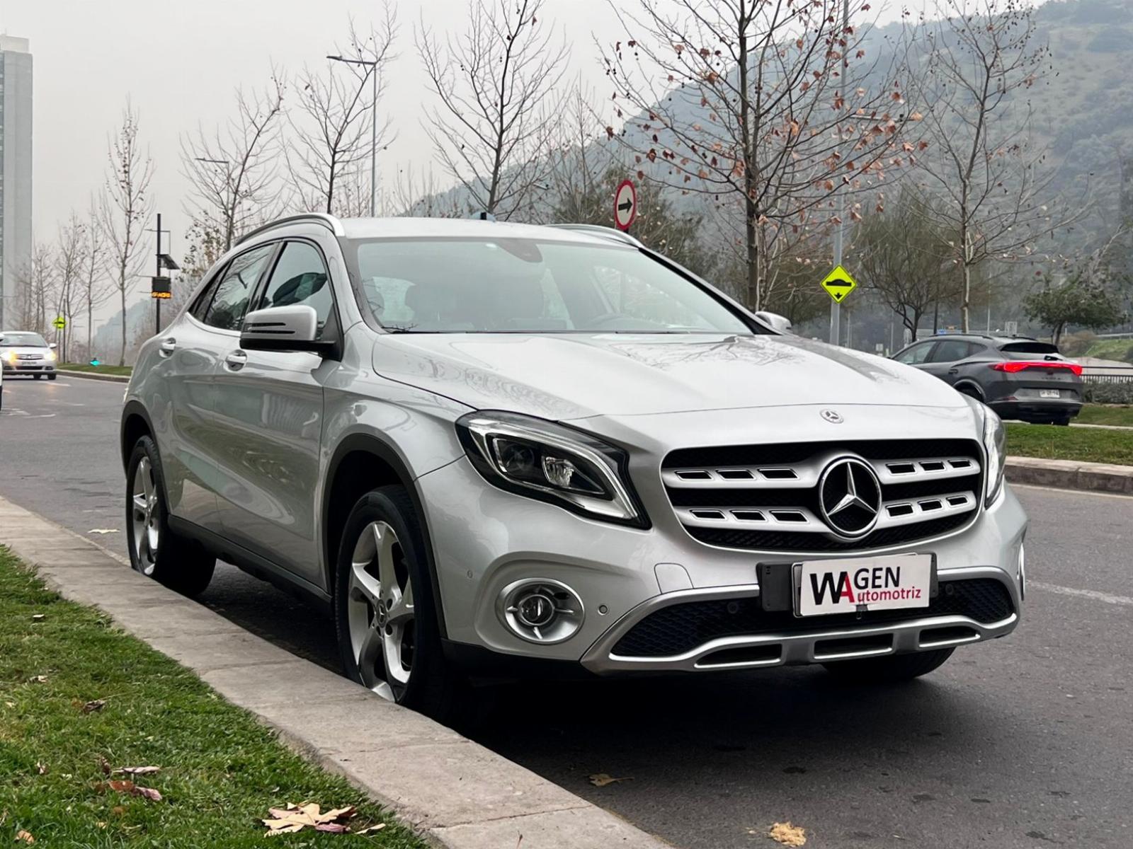 MERCEDES-BENZ GLA 200 1.6 TURBO 2018 UN DUEÑO MANTENIMIENTO EN KAUFMANN - 