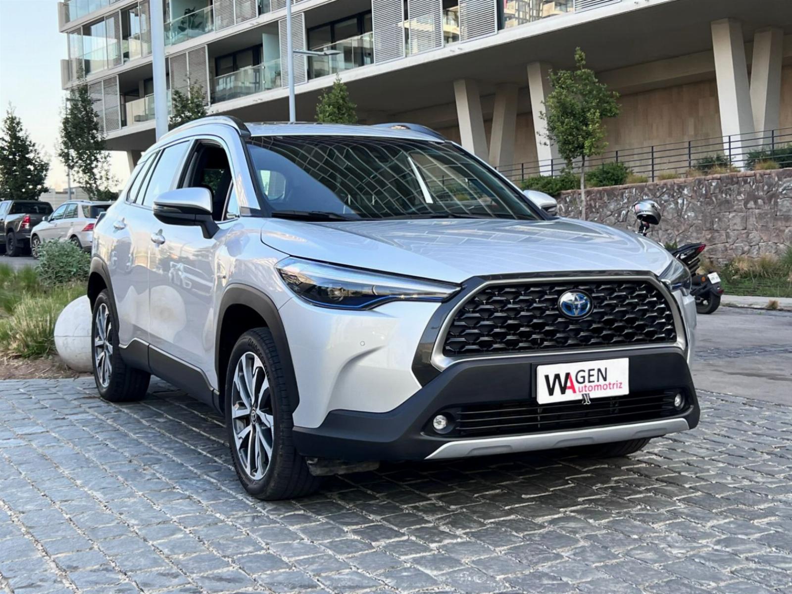 TOYOTA COROLLA CROSS SEG 1.8 HÍBRIDO  2024 MANTENIMIENTO PRE PAGADO UN DUEÑO - 