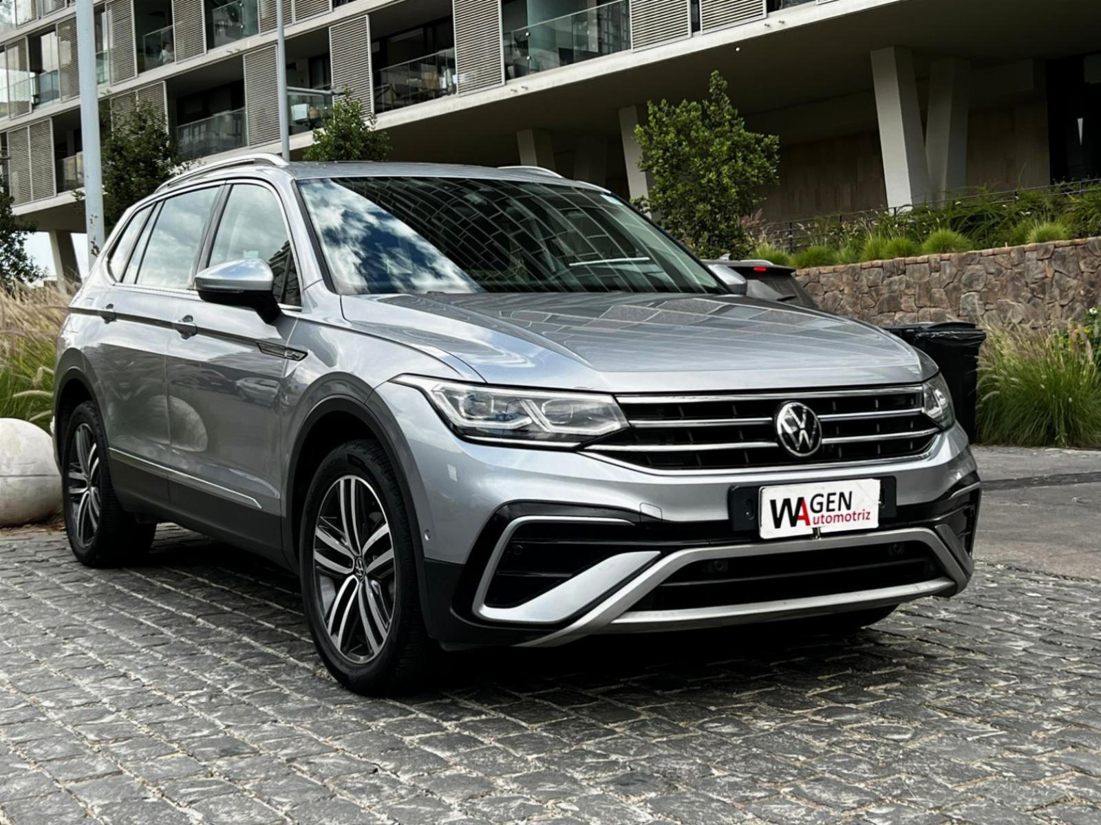 VOLKSWAGEN TIGUAN HIGHLINE 1.4 2023 GARANTÍA DE FÁBRICA VIGENTE - FULL MOTOR