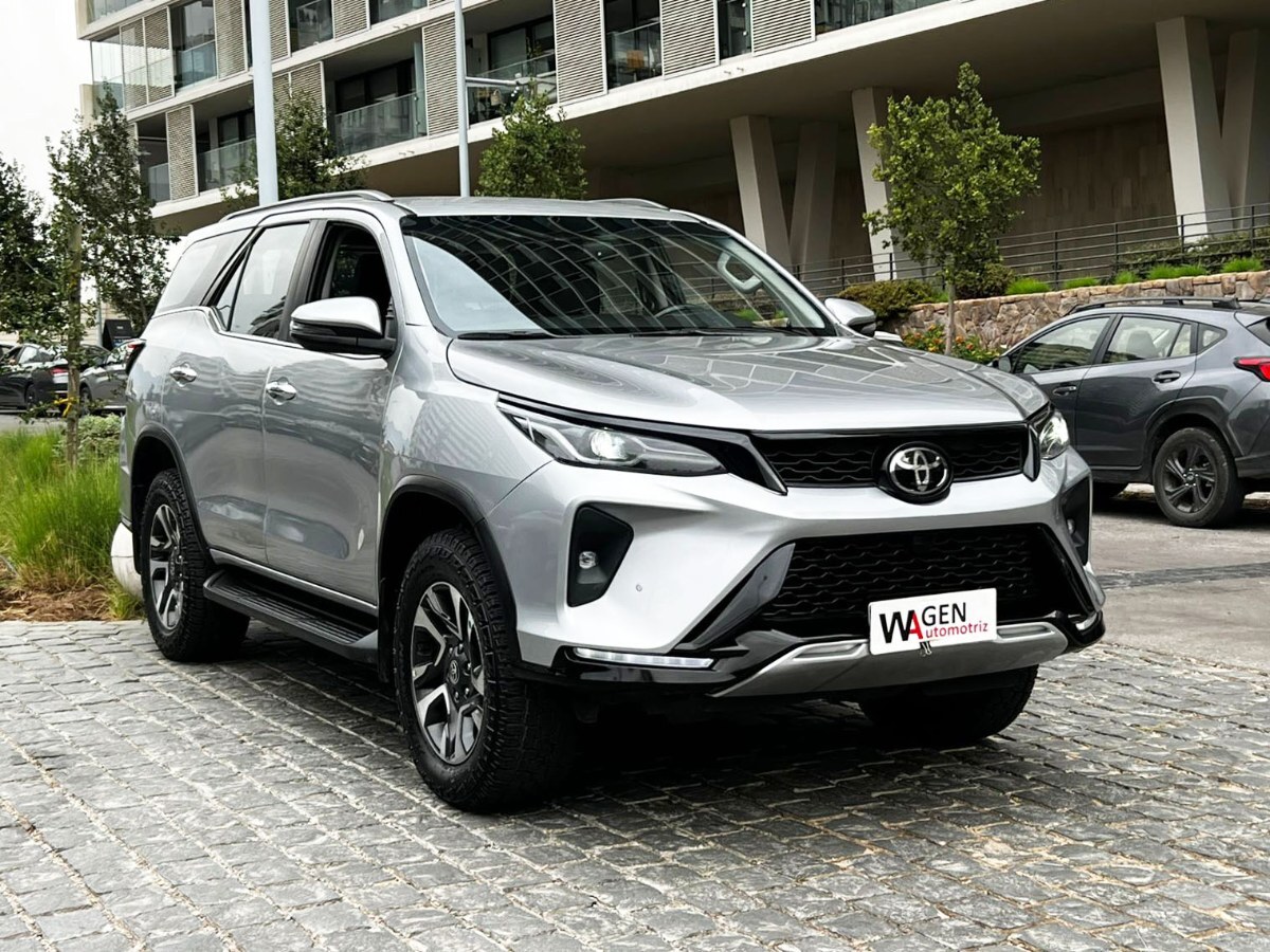 TOYOTA FORTUNER SRX 2.8 4x4 2024 ÚNICO DUEÑO - FULL MOTOR