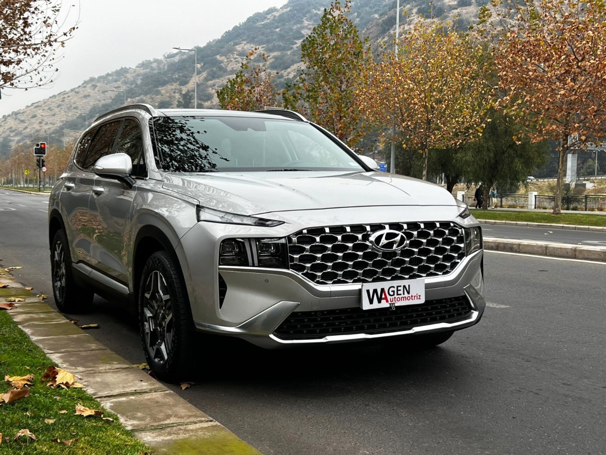 HYUNDAI SANTA FE 2.2 CRDI 4X4 2022 MANTENIMIENTO EN LA MARCA UN DUEÑO - FULL MOTOR