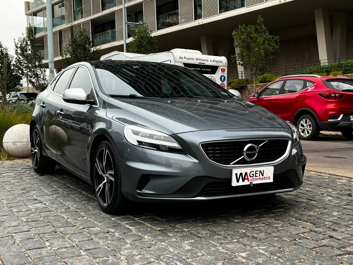 VOLVO V40 T4 R DESIGN 2018 MANTENIMIENTO EN LA MARCA - FULL MOTOR