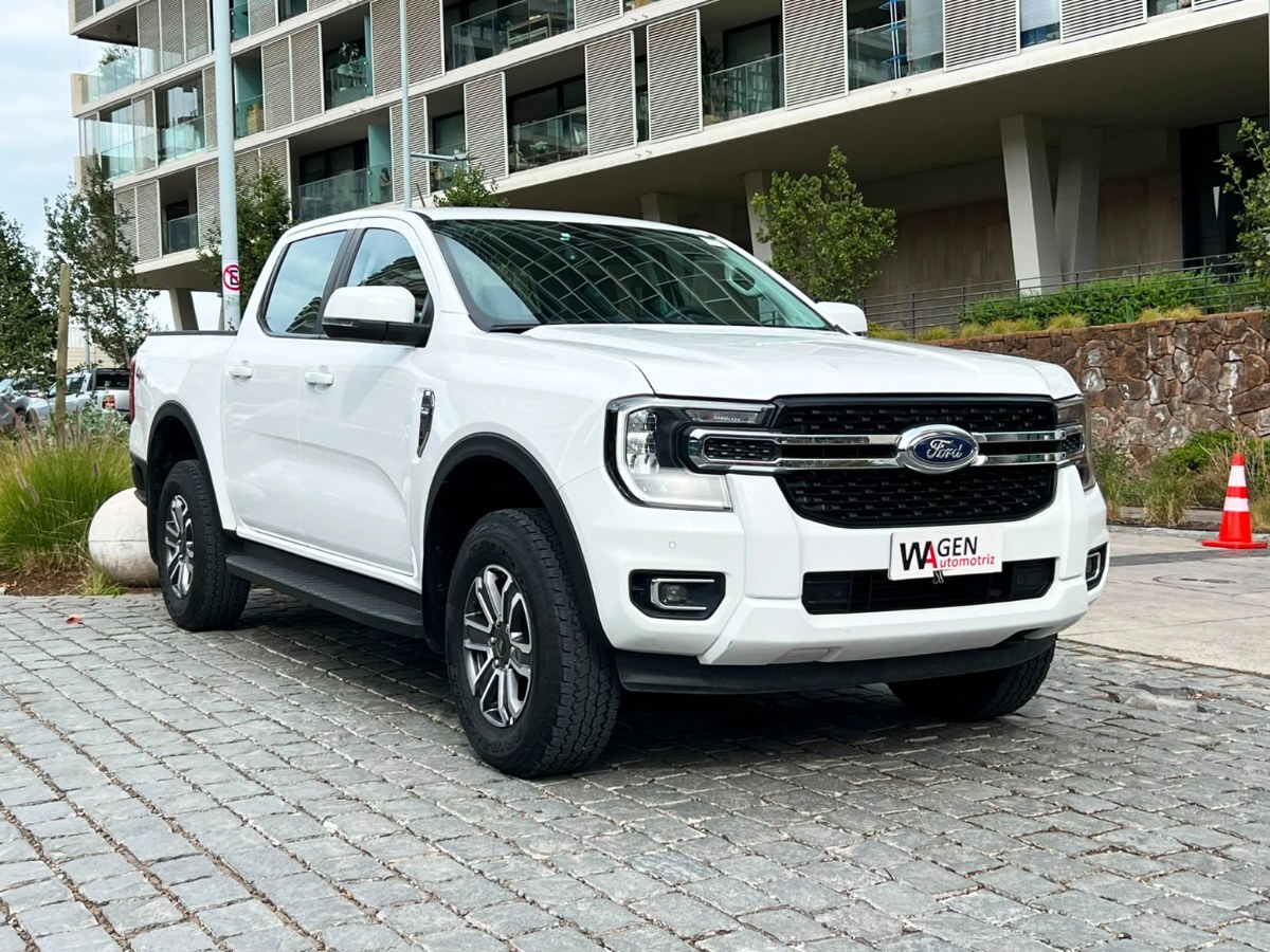 FORD RANGER XLT 4x4 BITURBO 2025 FACTURABLE GARANTÍA VIGENTE - FULL MOTOR