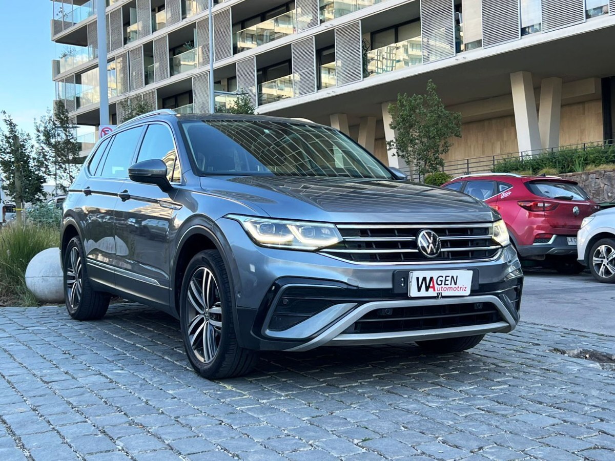 VOLKSWAGEN TIGUAN HIGHLINE 1.4 TSI 2022 MANTENIMIENTO EN LA MARCA UN DUEÑO  - FULL MOTOR
