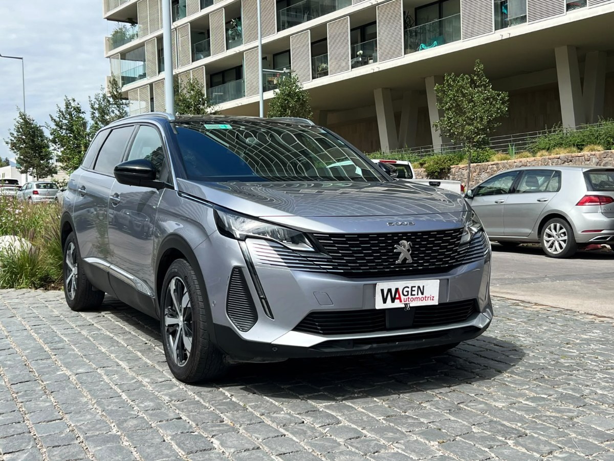 PEUGEOT 5008 ALLURE BLUE HDI 1.5 AT 2024 MANTENIMIENTO EN LA MARCA - FULL MOTOR