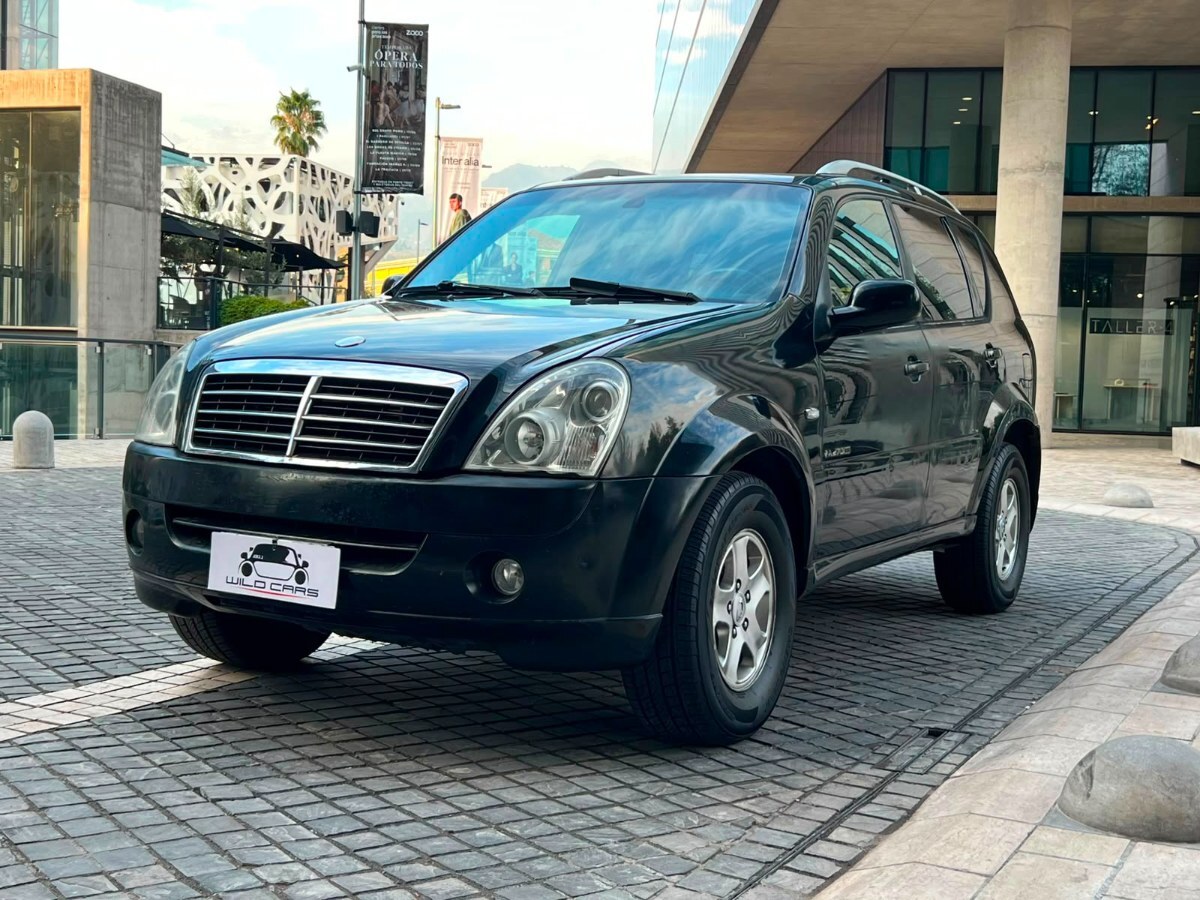 SSANGYONG REXTON 4x4 DIESEL MT 2012 TRES CORRIDAS DE ASIENTOS - FULL MOTOR